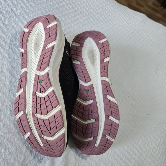 Skechers Women's Black Athletic Shoes - Picture 3 of 4